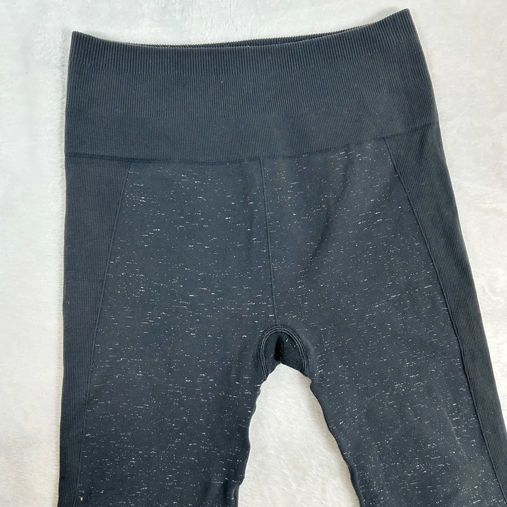 Lululemon Free to Flow 7/8 Leggings Women’s Size 4 Gray Speckled Yoga